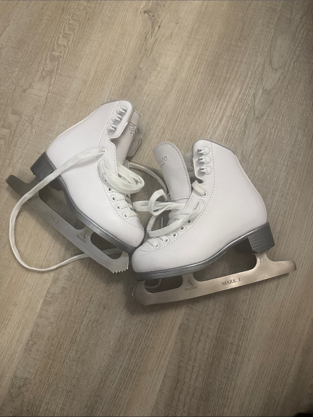 Cameo Jackson’s figure skates size 12